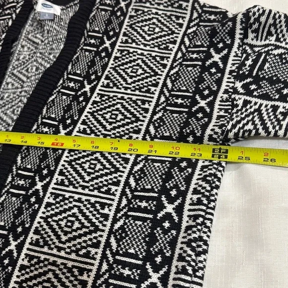 (H1)Old Navy, black and white,Aztec style
Cardigan sweater,LG
Heavyweight cotton - Picture 8 of 11